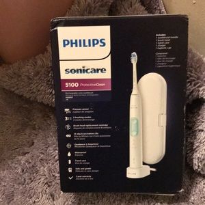 Phillips sonicare tooth brush